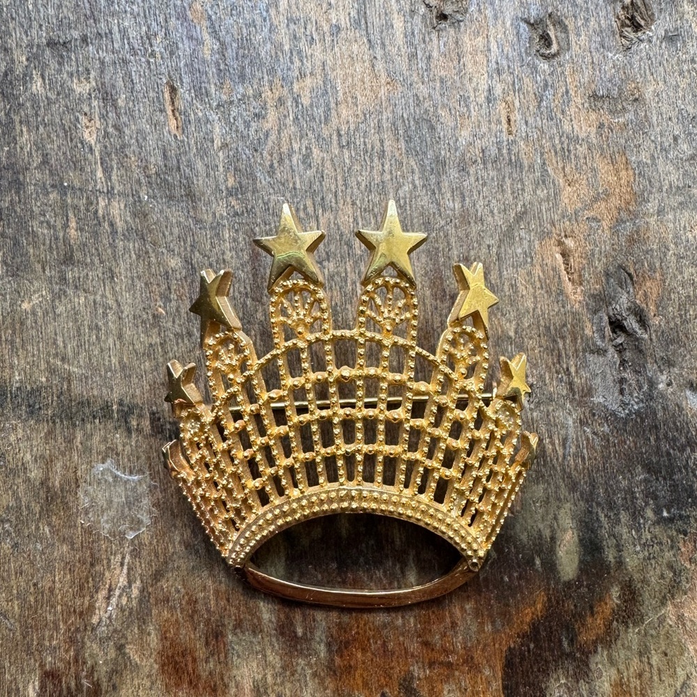 Gold Star Crown Brooch